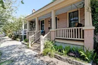 Traveler's Retreat: Your Refuge In the Old Town