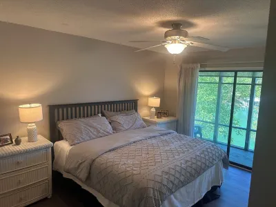 Lake Keowee Waterfront Town Home - 3 Bdrm, 3.5 Bath 7 Miles from Clemson Stadium Hotels in der Nähe von The Dike