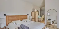 Villa les Terrasses de Gordes - Comfort Room, 1 King Bed, Balcony, Pool View