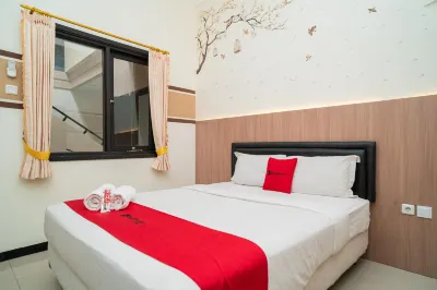 RedDoorz Syariah Near Marvel City Mall 2
