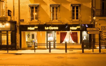 Hôtel le Centre Отели в г. Вандея