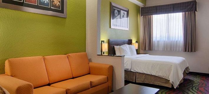 Days Inn & Suites by Wyndham Bonita Springs North Naples Hotels in Lee County
