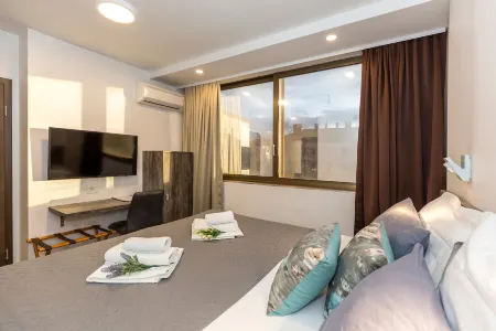 Apinelo Tower Rooms Отели в г. Сплит