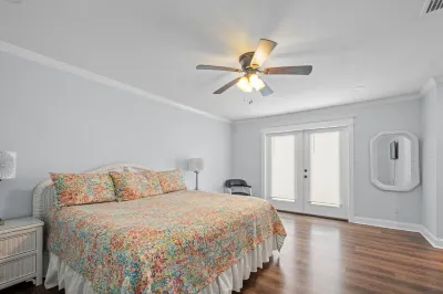 Peaceful Fairhope Retreat-large home on 1 acre lot!