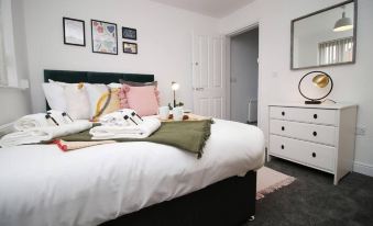 Isla House - Newport City Centre - Sleeps 7