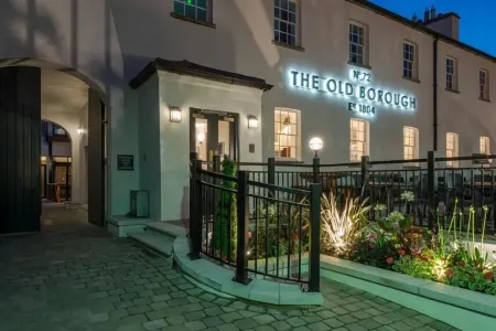 The Old Borough Hotel - Wetherspoon Отели в г. Малахайд