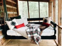 Cozy Cabin in woods with Hot Tub, Porch Swing Bed and Fire Pit in Aska Adventure