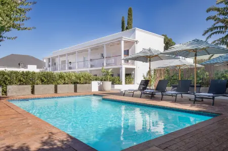 Middedorp Villa and Apartments