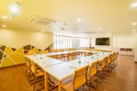 Bloom Hotel - Medicity Gurugram, Near Medanta Hospital - de negocios