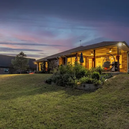 Cozy Lakefront Serenity-Dock & Boatlift, Firepit & Fish