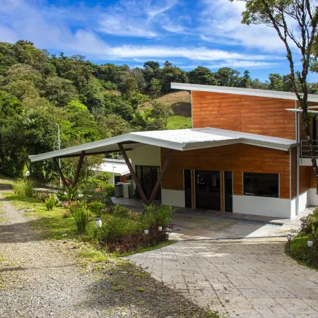 Burbi Lake Lodge Monteverde