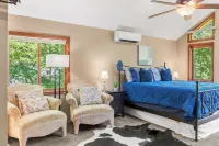 The Great Escape by AvantStay Game Room Hot Tub