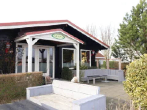 坐落在高爾夫球場上帶桑拿的漂亮房子