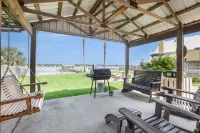 Lagoon Landing 202- Beautifully Decorated Condo With Balcony Pool Steps to Beach Lagoon