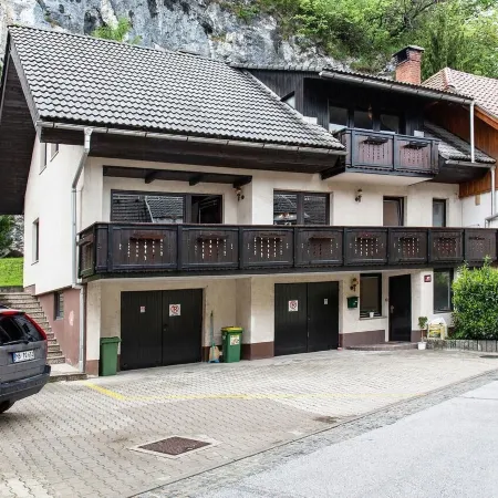 Castle Way Apartments Tamy