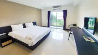 B Space Residence Hoteller i Nong Prue