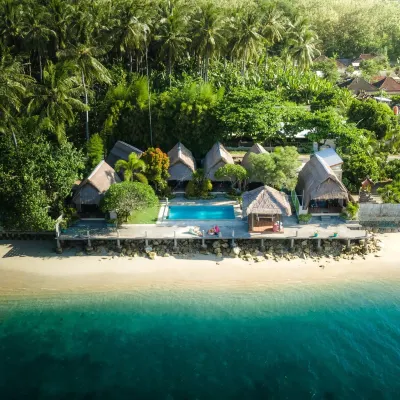Krisna Bungalows and Restaurant Hotels near Gili Kedis