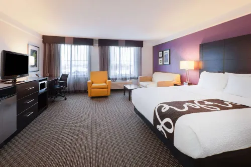La Quinta Inn & Suites by Wyndham Detroit Utica Hotels in Utica