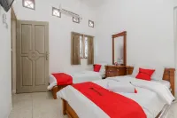 RedDoorz Syariah Near Watervang Lubuk Linggau 2 Hotels in Taba Jemekeh