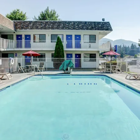 Motel 6 Grants Pass, or