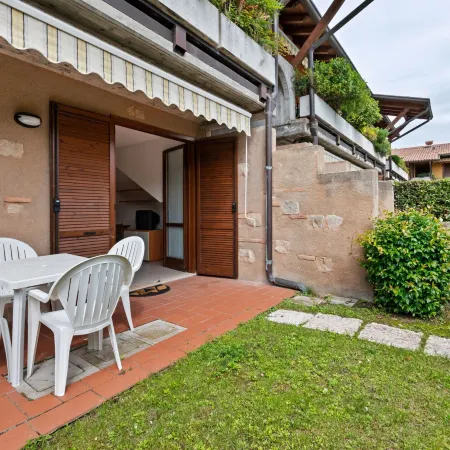 Vibrant Holiday Home in Lazise with Swimming Pool Near 2 Lakes