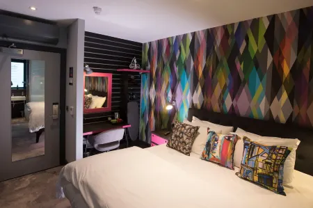 Village Hotel Southampton Eastleigh Отели рядом с достопримечательностью «Глен Эйр Холс оф Резиденс»