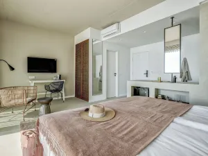 Umani Hotel - Free Beach - Free Parking