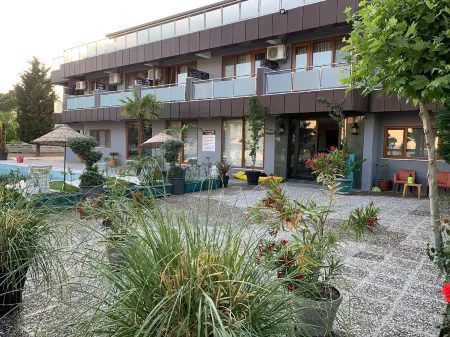 Akcayzeytin Otel Отели в г. Эдремит-Корфез