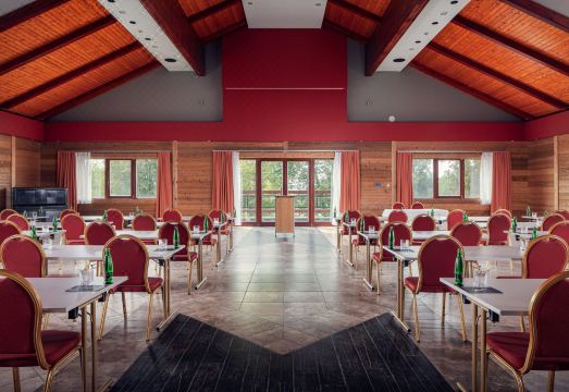 골프 & 스파 쿠네티츠카 호라