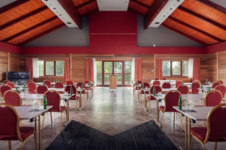 Golf & Spa Kunětická Hora Отели в г. Пардубице