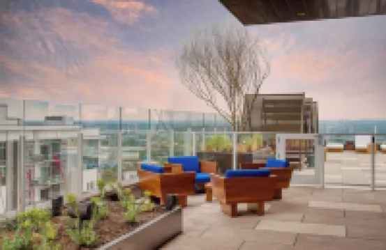Sleeps 16 Brand New Austin High Rise w Rooftop Pool Gym Yoga Studio More