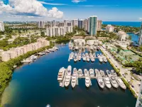 Uhost AI 3Br Condo Stunning Water Views - Pysäköinti