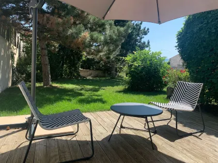 Chambre en Drôme Tropicale Отели в г. Пейрю