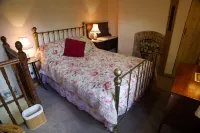 Cosy Secret Cottage in a Beautiful Walled Garden Hotels in Heddon-on-the-Wall