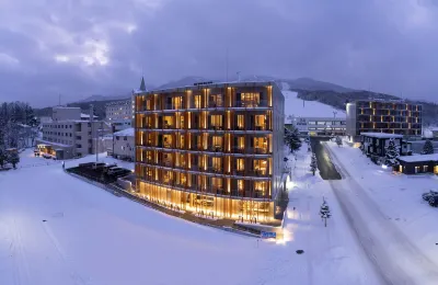 Fenix West Отели рядом с достопримечательностью «Frano Elementary School»