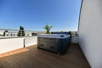 Luxury Penthouse Berin with Rooftop Terrace and Jacuzzi - Hot Tub