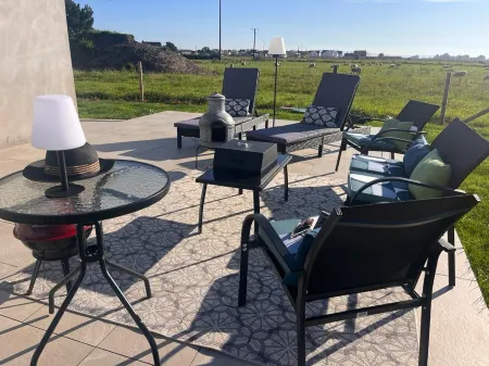 Magilligan - Cottage - Sleeps 6 - Parking - Garden