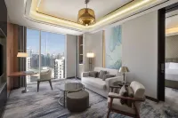 أجنحة إمباسي من هيلتون دبي بزنس باي Hotels near Dubai Land CENTRAL COMMUNITY HUB MOSQUE