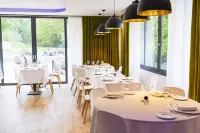 Domaine du Moulin des Marais Hotels in Mézy-sur-Seine