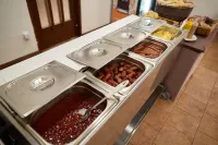 ホテル チェルベノホルスケ セドロ - 朝食