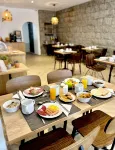 Holzer II - breakfast