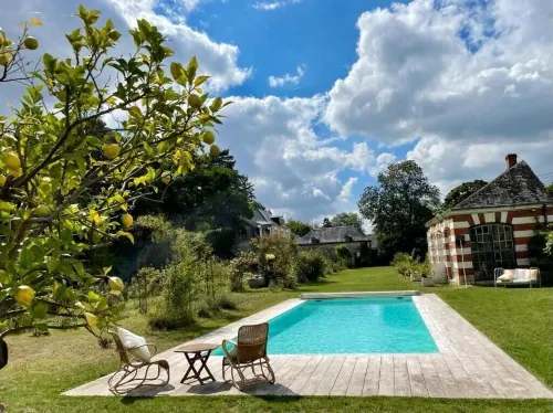 Colivault Hotels in Chitenay