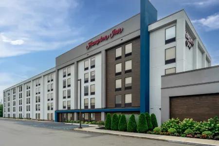 Hampton Inn Woodbridge Отели рядом с достопримечательностью «Perth Amboy City Hall»