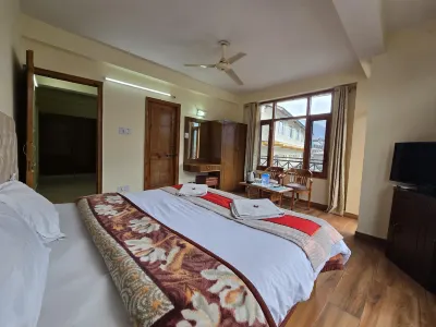 Chichoga Holiday Inn Manali Hotell i Aleo