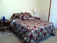 PRISTINE CAPE COD ON THE CREEK! 4 Large Bedrooms - 8 Guests