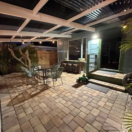Tropical Green Cottage – Siesta Key, Just Cross the Street! Unit B
