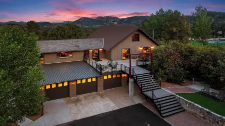 Woodland Escape with Pickleball, Porch Views & Optional Private Saloon