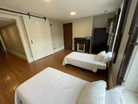 Breathtaking Spacious PGH Skyline Loft On Carson Street