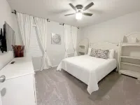 Family Home San Antonio Hangar Hotels in West San Antonio