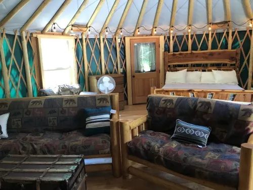 Blue yurt, out in the woods! Unplugged, you are out in nature away from it all.